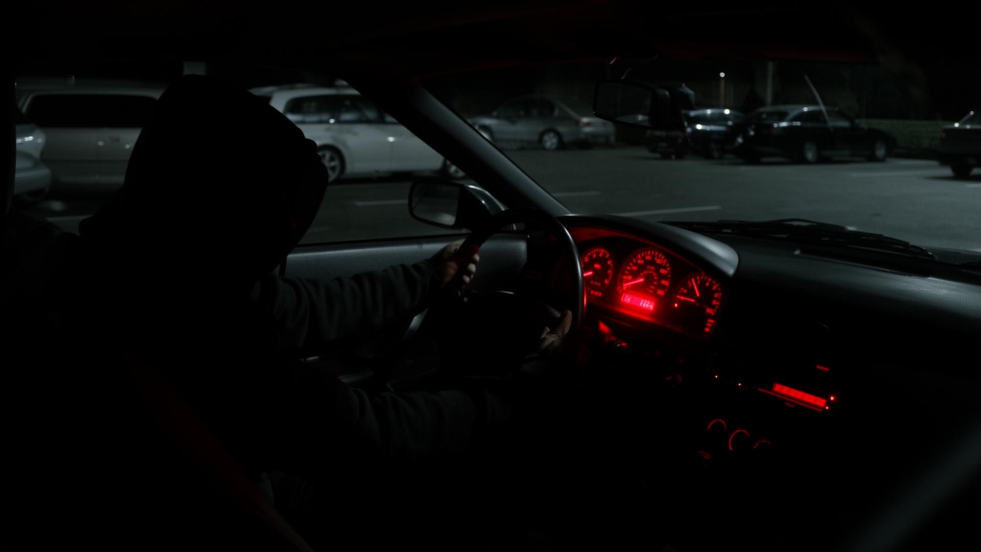 Thief tries to steal car but it is protected